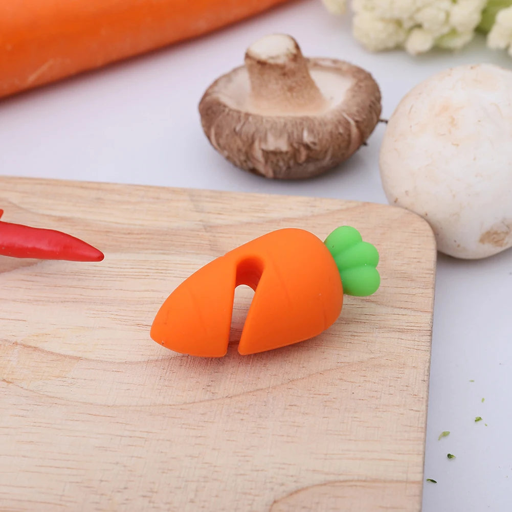 CluckClip Anti-Spill Lid Holder